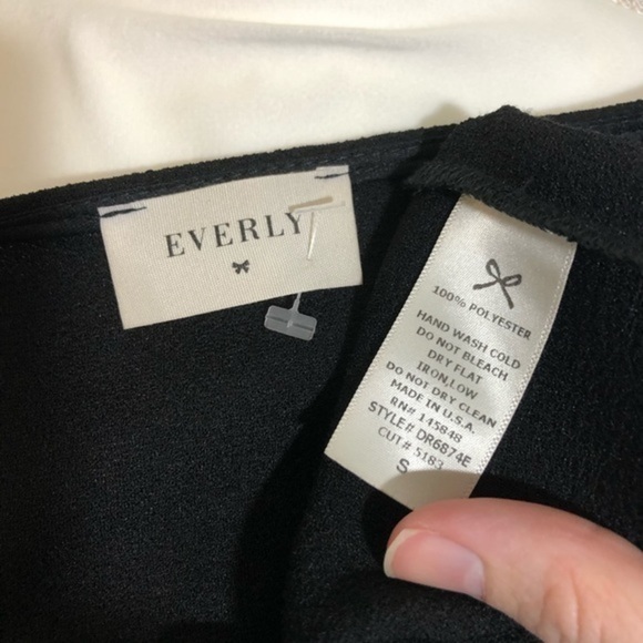 EVERLY Black Lace Front Short Sleeve Shift Dress - Picture 4 of 7